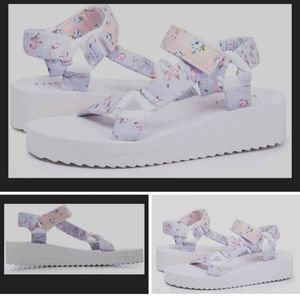 Platform Sandals, Floral, Lightweight Wedge Sandals Size 7 - NEW